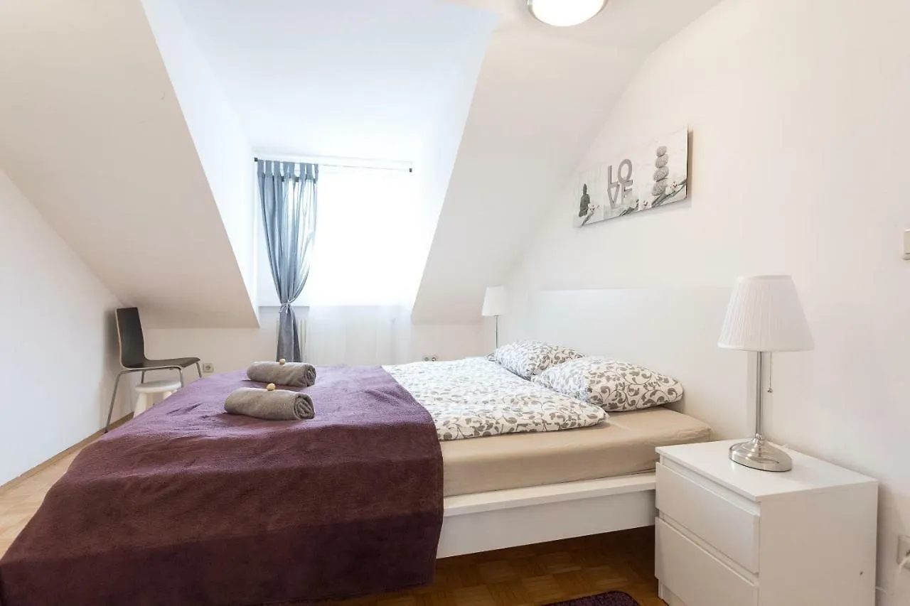 Lovely Two Level Apartment For Families Wien