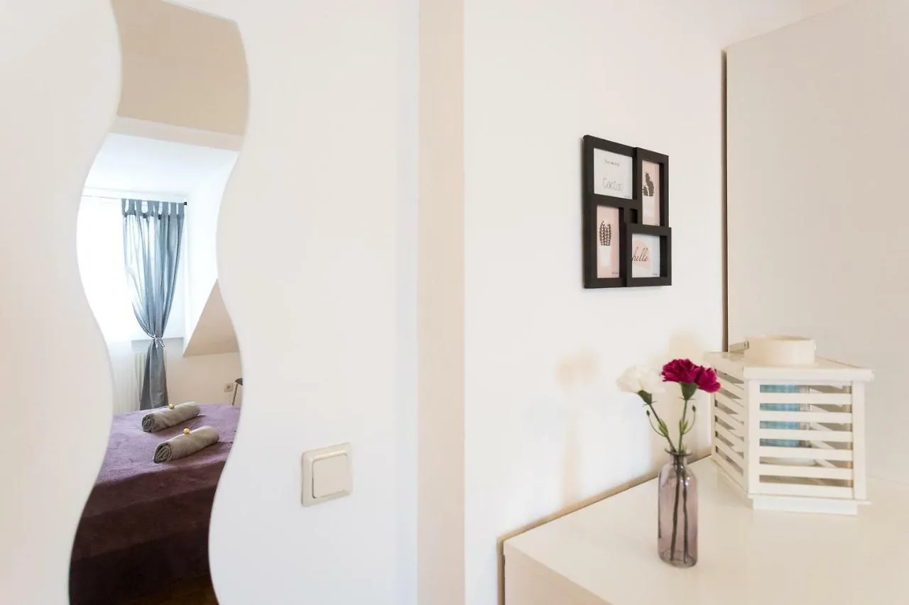 Lovely Two Level Apartment For Families Wien