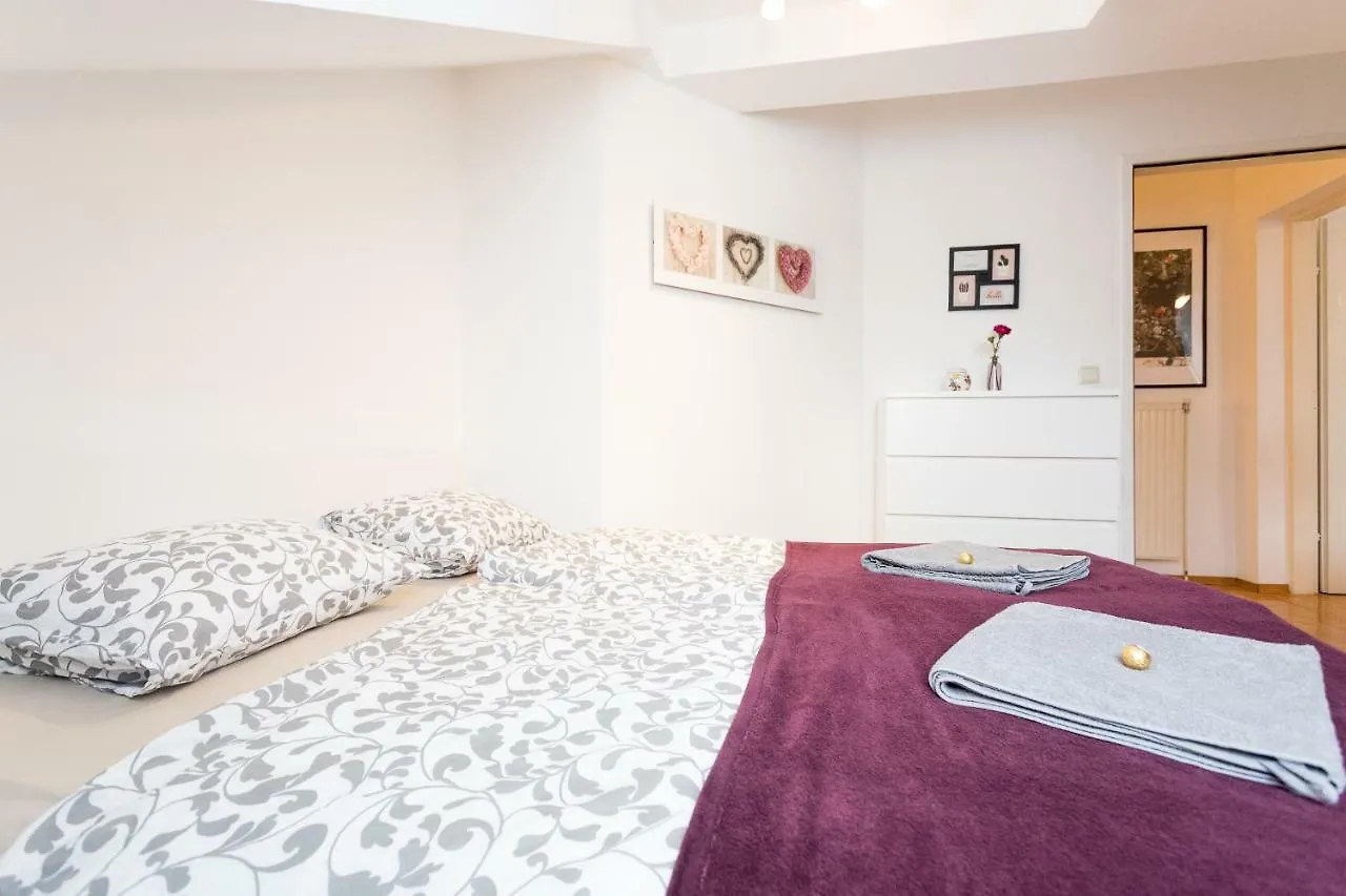 Lovely Two Level Apartment For Families Vienna