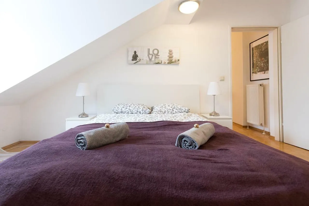 Lovely Two Level Apartment For Families Vienna