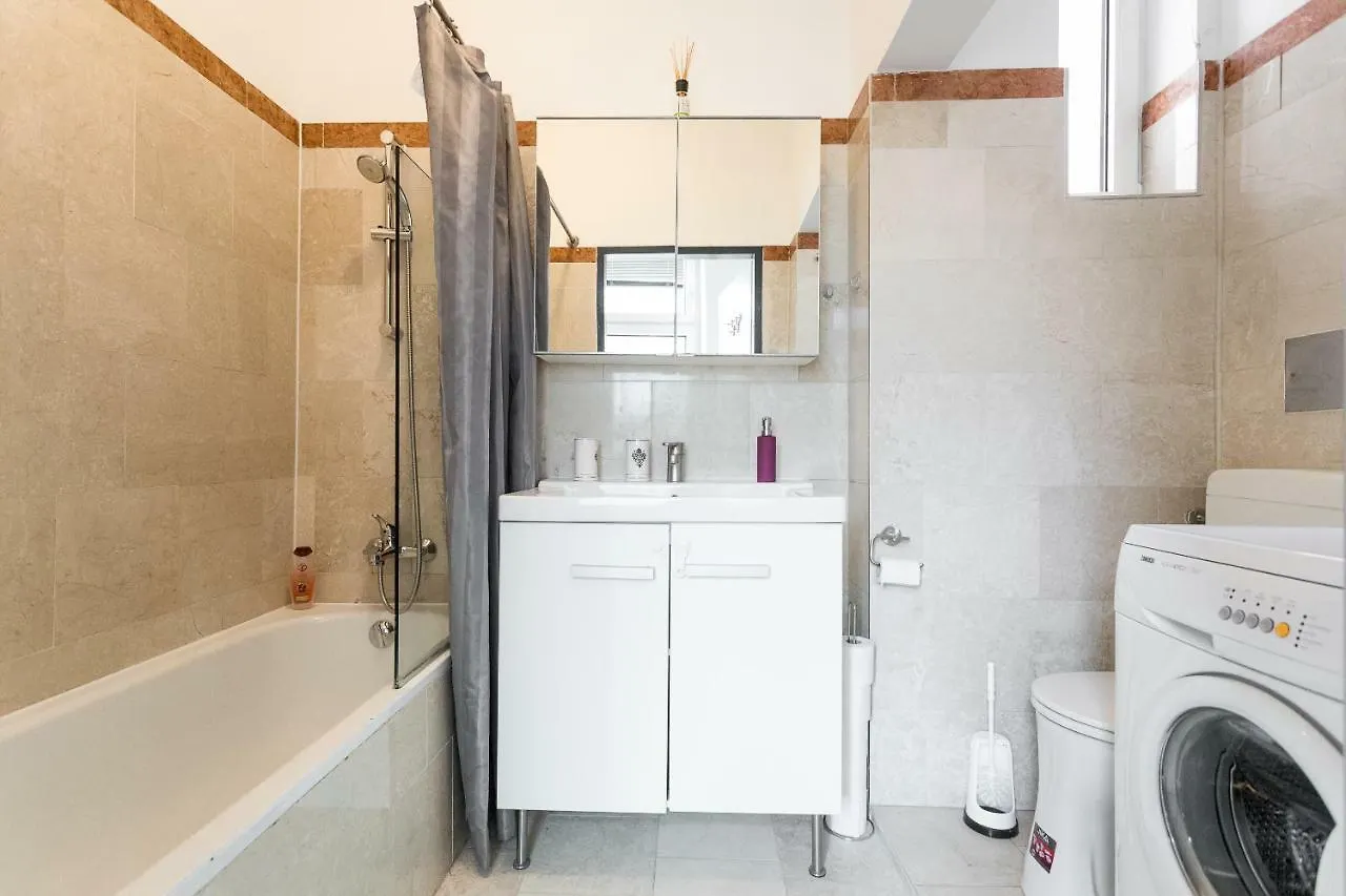 Lovely Two Level Apartment For Families Viena